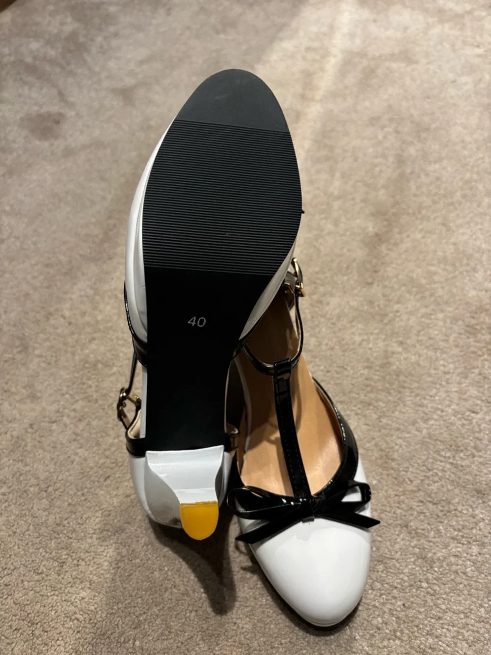 Source Unknown White and Black T‑Strap Bow Heels - Picture 5 of 6